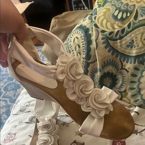 Chic Cream Floral Wedge Sandals